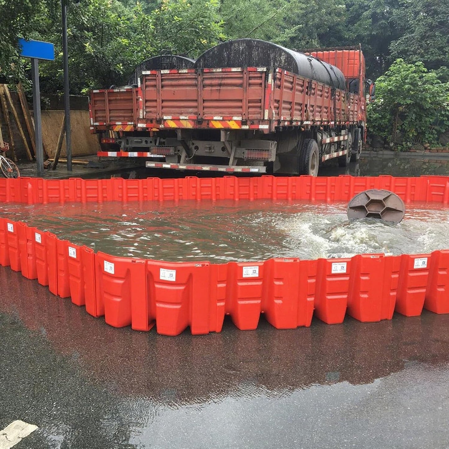 Flood Prevention Barrier, ABS L-Type Baffle Water Barrier Reusable, Door Flood Barriers for Home, Removable Combined for Garage Doors, Warehouses, Basements and School (17pcs)