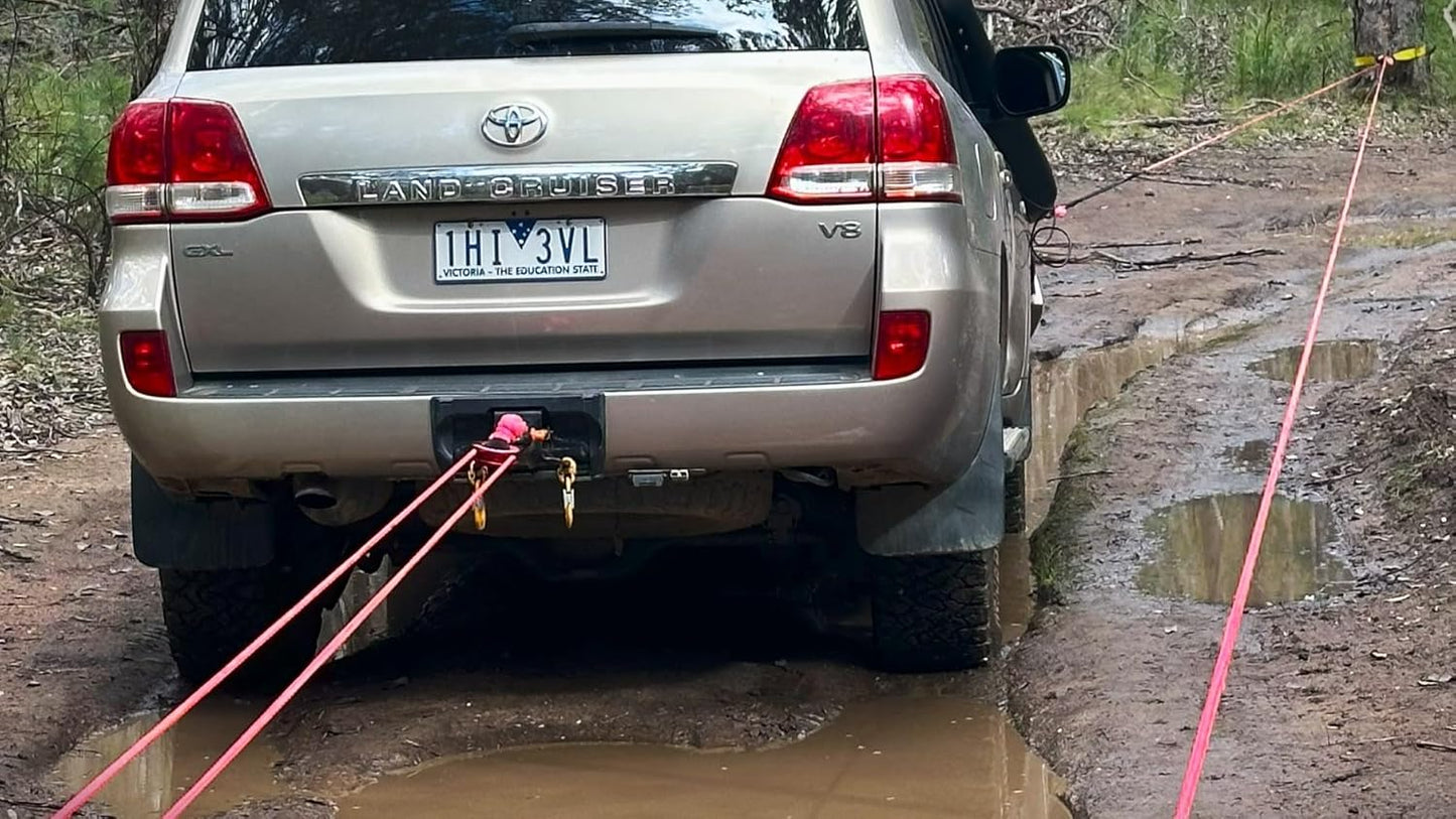DOWN UNDER OUTDOORS Game/Log/4x4 Recovery Kit, Deer Drag, 650 ft of 9/32” (11,460 lbs) Winch Rope on Metal Reel, 2 Tree Savers, 2 Soft Shackles, 2 Snatch Rings, 2 Figure 8 Rings, Gear Bag