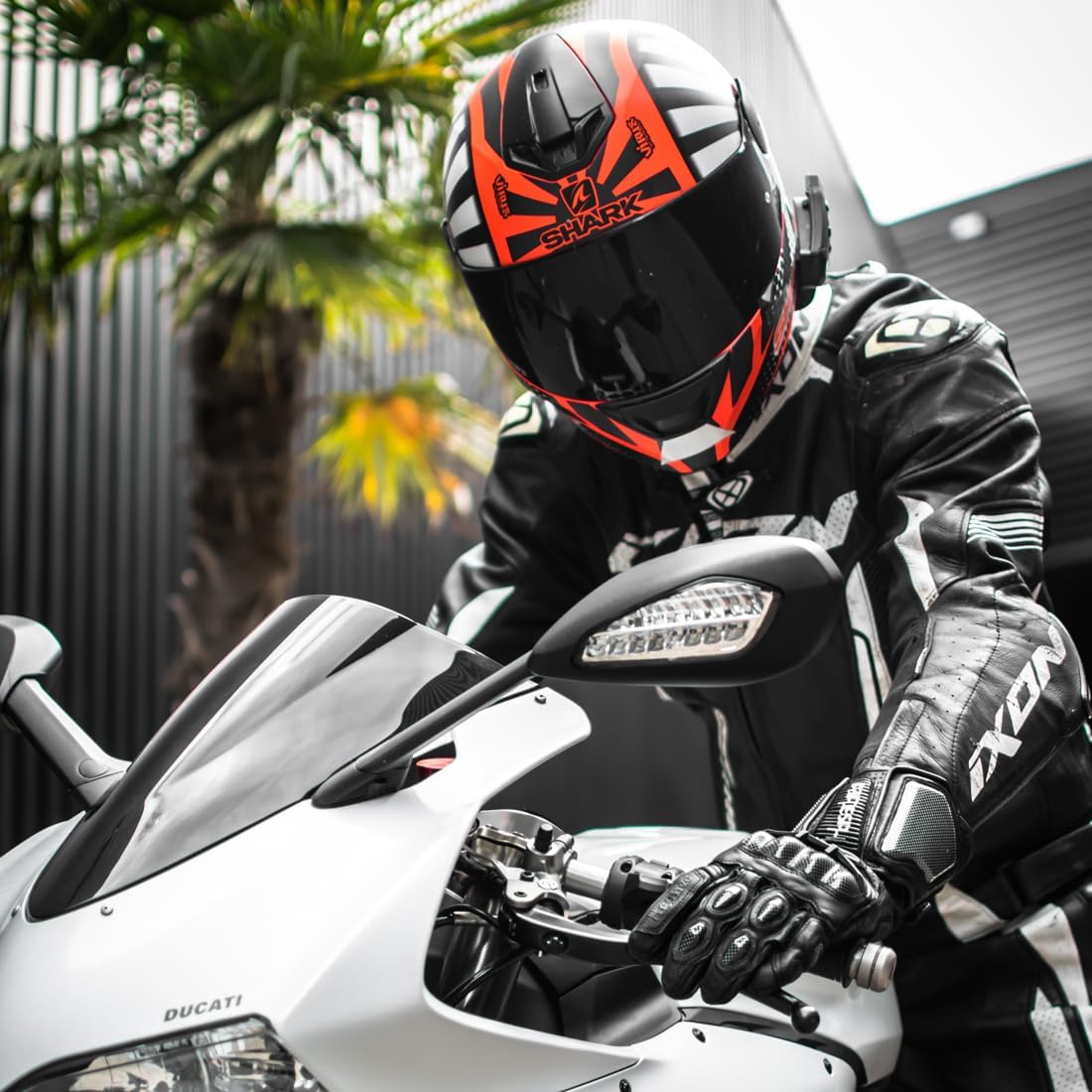 Harssidanzar Leather Motorcycle Gloves for Men and Women,Powersports Carbon Fiber Knuckle Protection Motorbike Gloves KM045