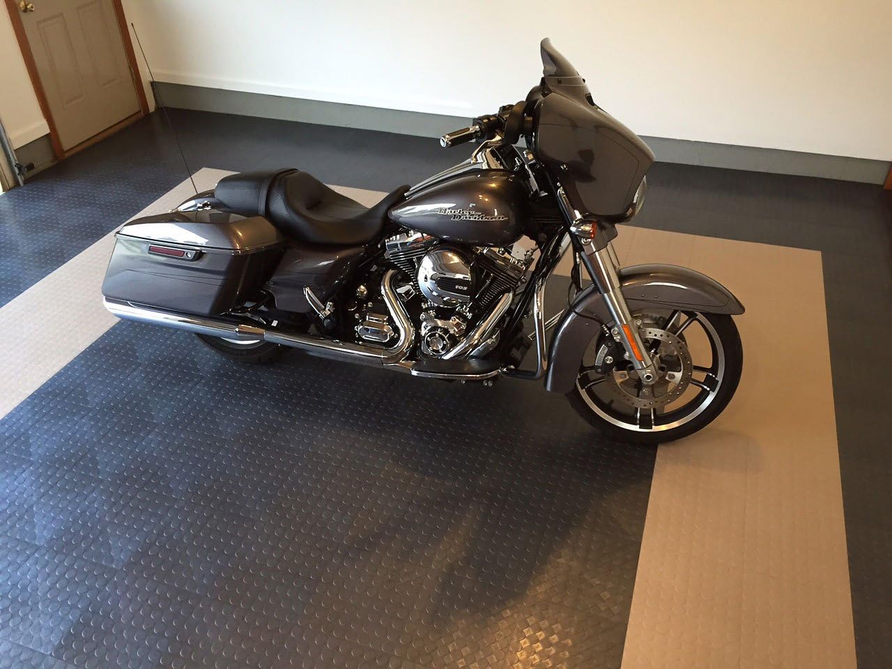 Big Floors RaceDeck CircleTrac, Interlocking Non-Slip Garage Flooring Tile, Durable, Modular, Heavy-Duty Copolymer, Easy Install (Alloy, 24 Pack of 12 x 12" Tiles)