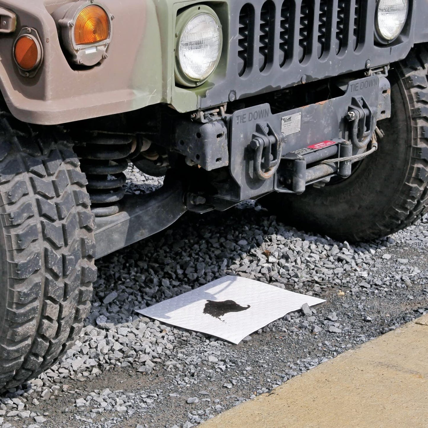 New Pig Oil Mat - Oil-Only Absorbent Mat Pads - 50 Pads per Bag - 30" x 30" Pads - Absorbs up to 85 Ounces per Pad - MAT426