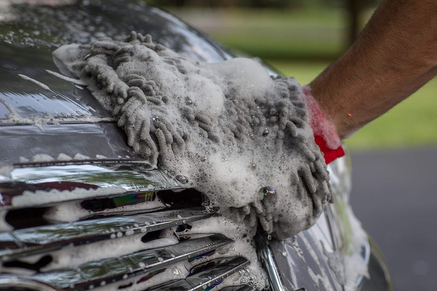 MOTHERS 968801 Premium Chenille Car Wash Mitt - Scratch & Lint Free